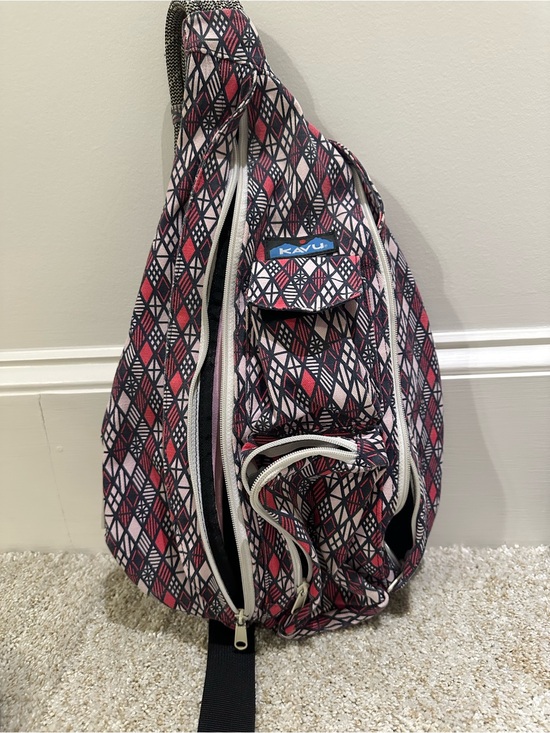 Kavu Handbags - Kavu Diamond-Print Sling Bag in Pink, Black & White